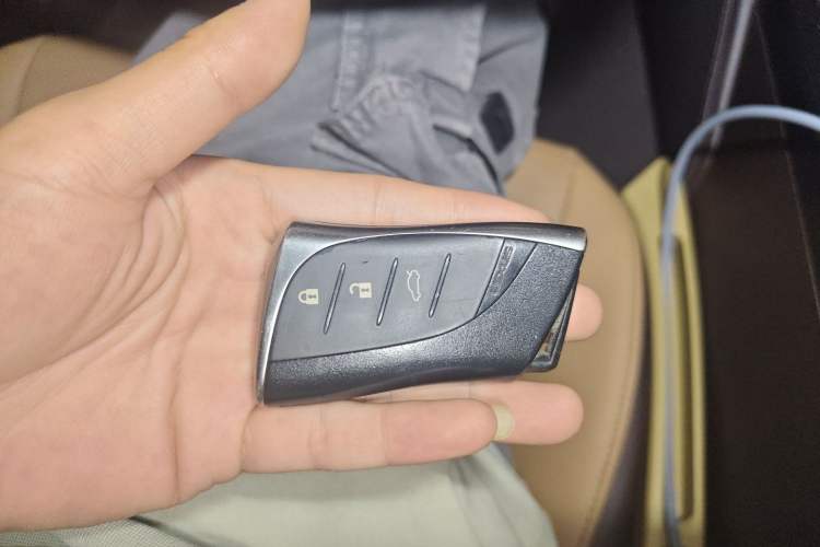 Used Lexus ES 2020 300h Deluxe Edition Vehicle Key
