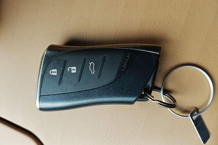 Used Lexus ES 2020 300h Executive Edition Vehicle Key