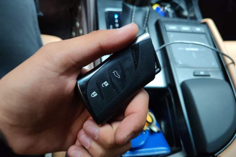 Used Lexus ES 2020 300h Deluxe Edition Vehicle Key