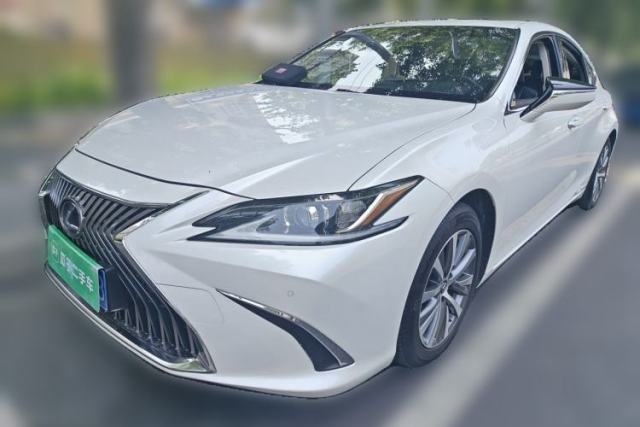 Used Lexus ES 2020 300h Premier Edition