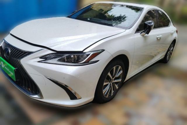 Ojetý Lexus ES 2020 200 Excellence Edition