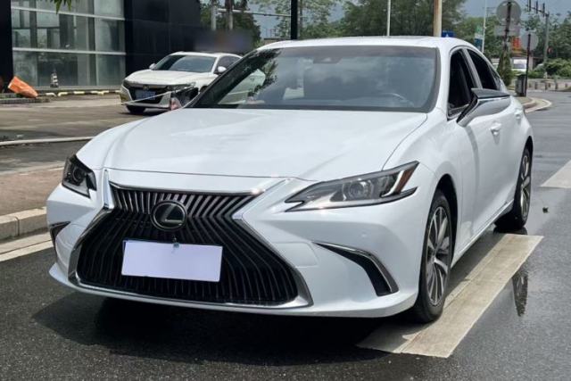 Ojetý Lexus ES 2020 200 Excellence Edition