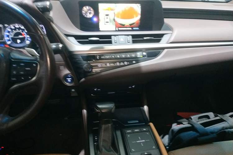 Used Lexus ES 2020 300h Premier Edition Audio And AC Panel