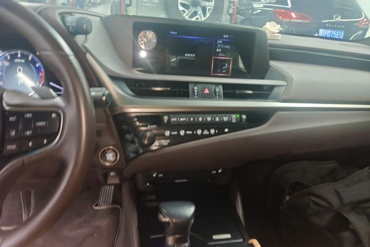 Used Lexus ES 2020 260 Excellence Edition Audio And AC Panel