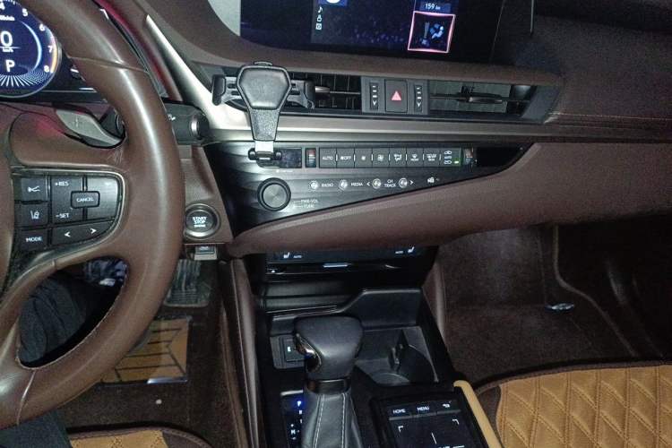 Used Lexus ES 2020 200 Excellence Edition Audio And AC Panel