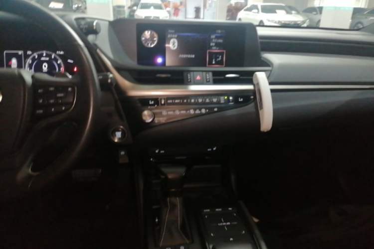 Used Lexus ES 2020 200 Excellence Edition Audio And AC Panel