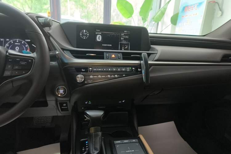 Used Lexus ES 2020 200 Excellence Edition Audio And AC Panel