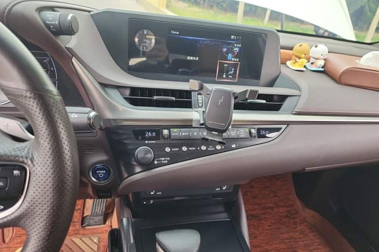 Used Lexus ES 2020 300h Premier Edition Audio And AC Panel