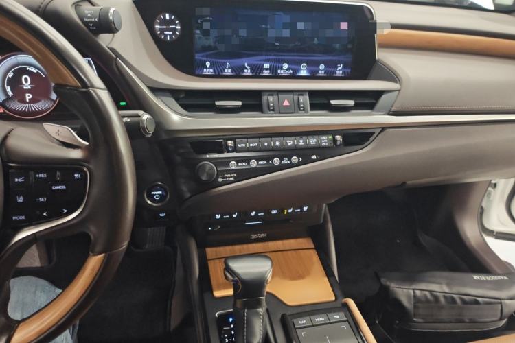 Used Lexus ES 2020 300h Executive Edition Audio And AC Panel
