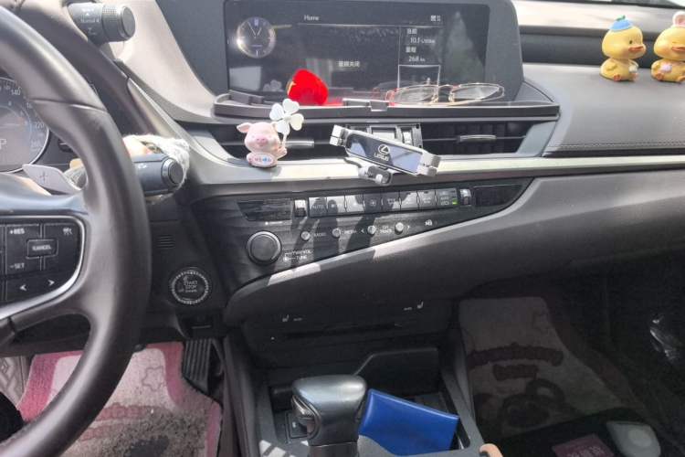 Used Lexus ES 2020 200 Excellence Edition Audio And AC Panel