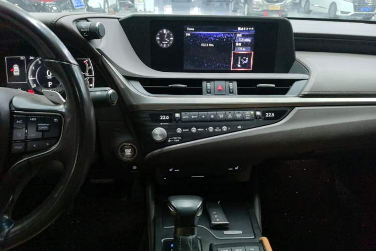 Used Lexus ES 2020 200 Excellence Edition Audio And AC Panel