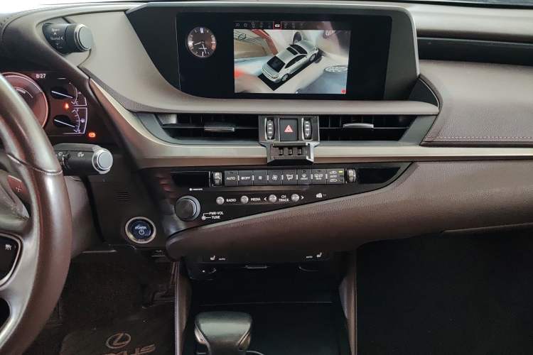Used Lexus ES 2020 300h Premier Edition Audio And AC Panel