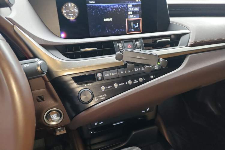 Used Lexus ES 2020 260 Excellence Edition Audio And AC Panel