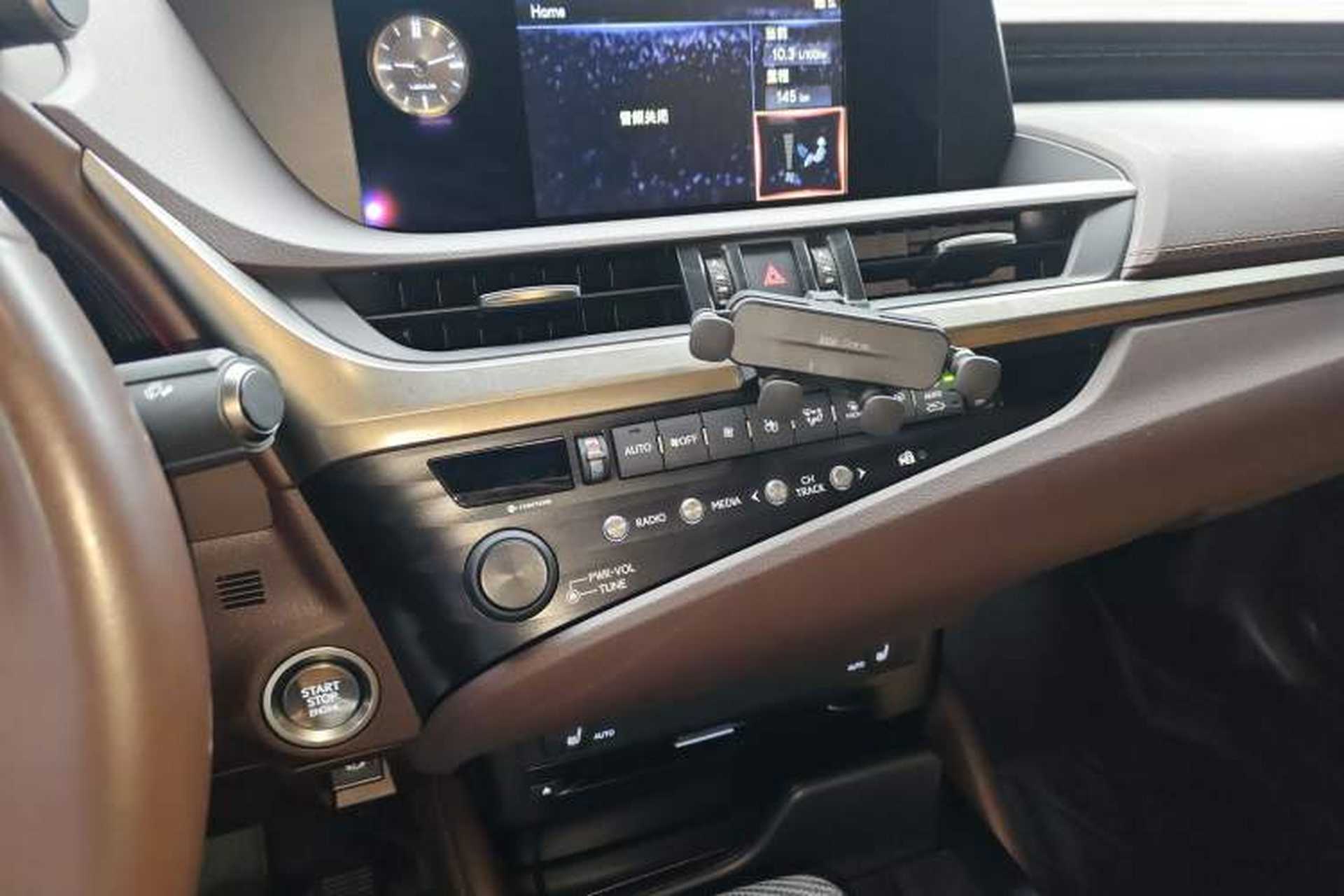 Used Lexus ES 2020 260 Excellence Edition Audio And AC Panel