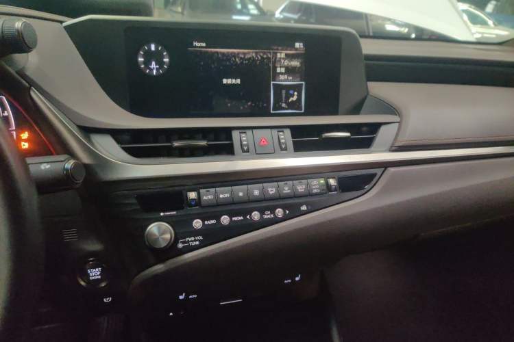 Used Lexus ES 2020 200 Excellence Edition Audio And AC Panel