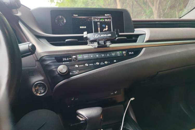 Used Lexus ES 2020 200 Excellence Edition Audio And AC Panel