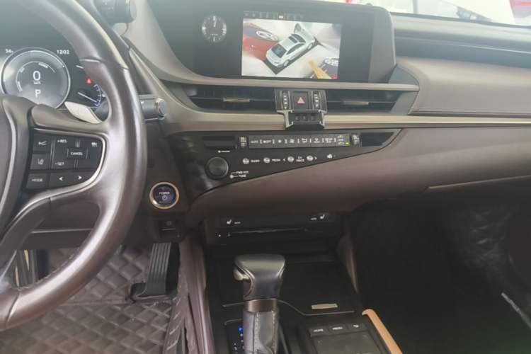 Used Lexus ES 2020 300h Premier Edition Audio And AC Panel