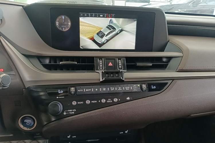 Used Lexus ES 2020 300h Premier Edition Audio And AC Panel