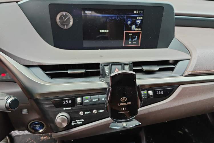 Used Lexus ES 2020 300h Deluxe Edition Audio And AC Panel