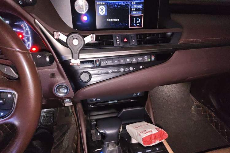 Used Lexus ES 2020 200 Luxury Edition Audio And AC Panel