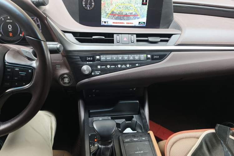 Used Lexus ES 2020 200 Excellence Edition Audio And AC Panel