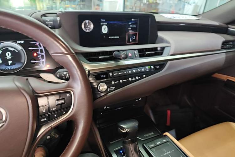 Used Lexus ES 2020 300h Premier Edition Audio And AC Panel