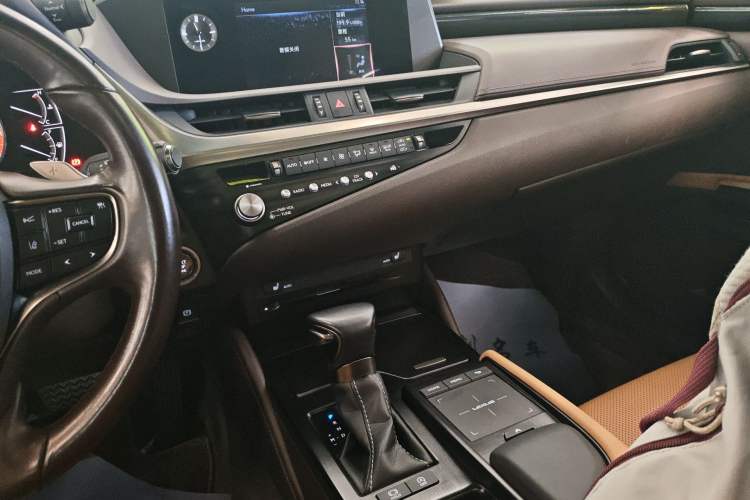 Used Lexus ES 2020 200 Excellence Edition Audio And AC Panel