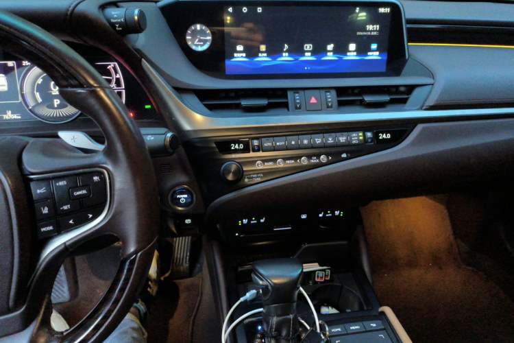Used Lexus ES 2020 300h Premium Edition Audio And AC Panel