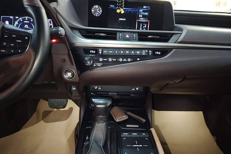 Used Lexus ES 2020 200 Excellence Edition Audio And AC Panel