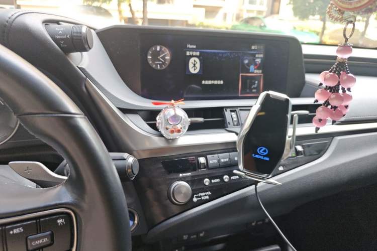 Used Lexus ES 2020 300h Deluxe Edition Audio And AC Panel