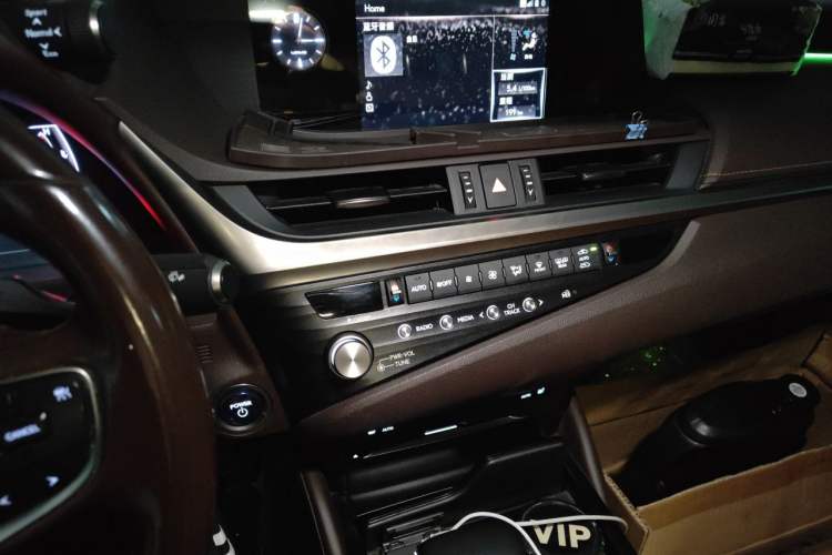 Used Lexus ES 2020 300h Premier Edition Audio And AC Panel