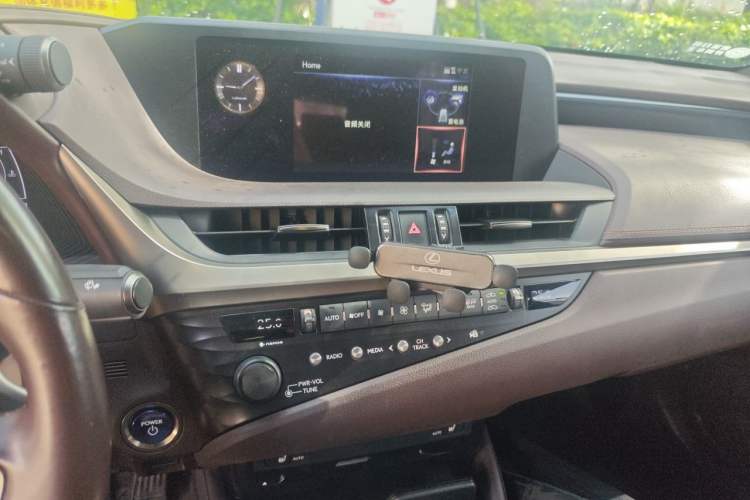 Used Lexus ES 2020 300h Premier Edition Audio And AC Panel