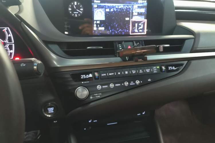 Used Lexus ES 2020 200 Excellence Edition Audio And AC Panel