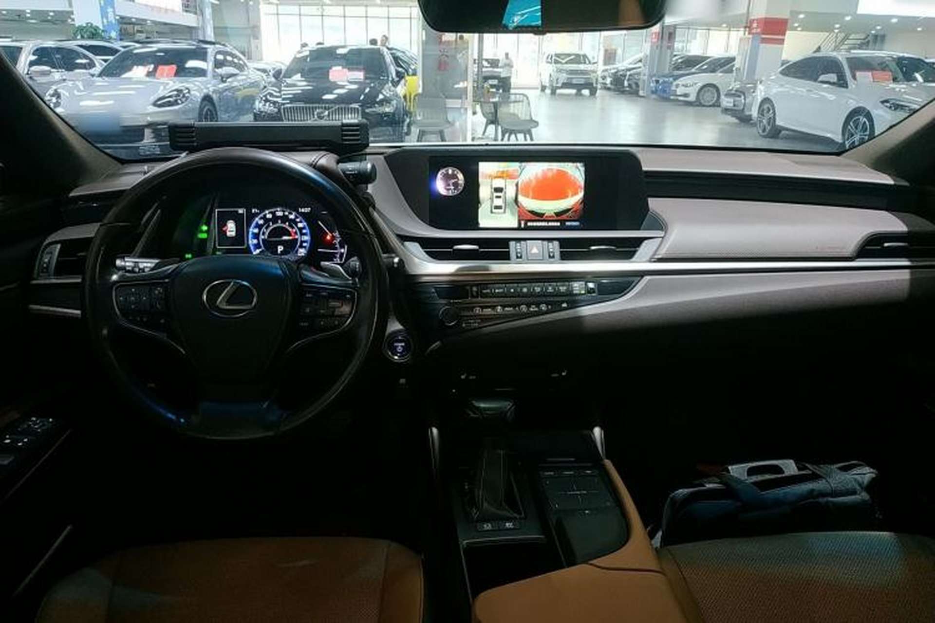 Used Lexus ES 2020 300h Premier Edition Center Console