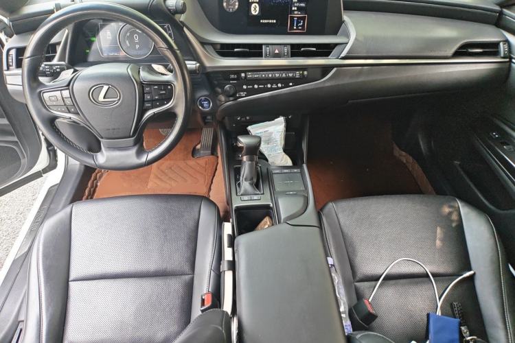 Used Lexus ES 2020 300h Premier Edition Center Console