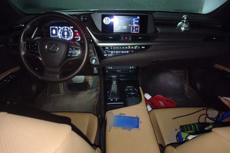 Used Lexus ES 2020 200 Excellence Edition Center Console