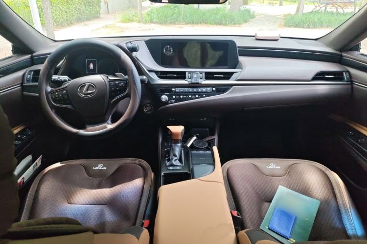 Used Lexus ES 2020 200 Excellence Edition Center Console