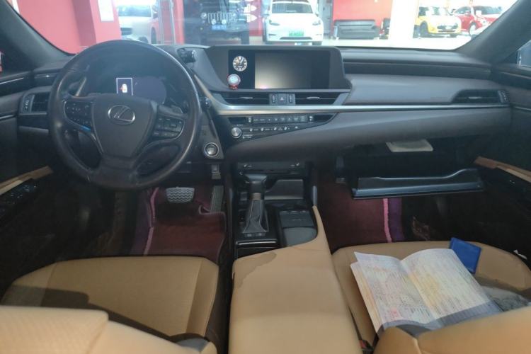 Used Lexus ES 2020 200 Excellence Edition Center Console
