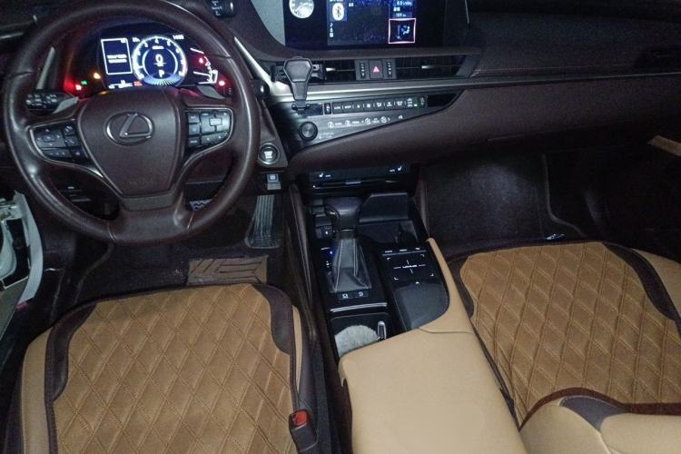 Used Lexus ES 2020 200 Excellence Edition Center Console
