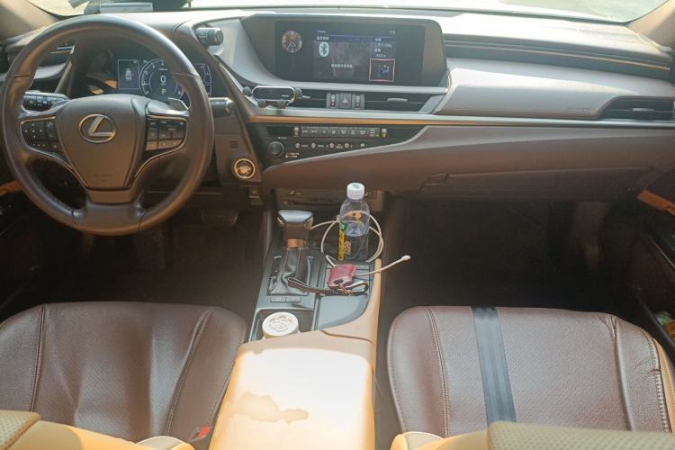 Used Lexus ES 2020 200 Excellence Edition Center Console