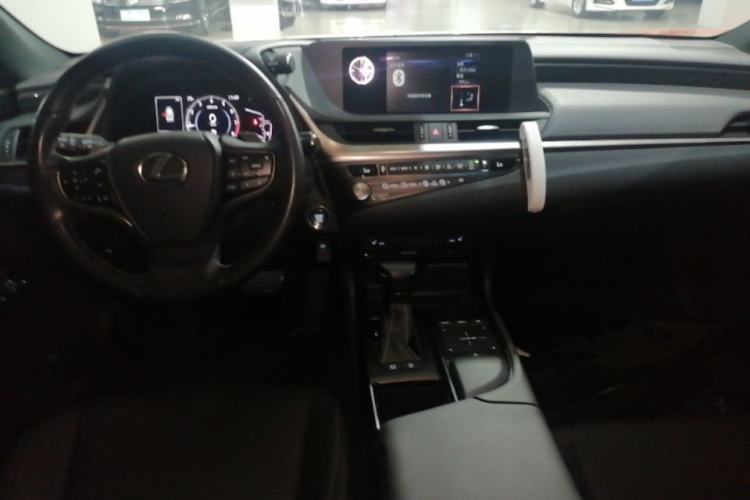 Used Lexus ES 2020 200 Excellence Edition Center Console
