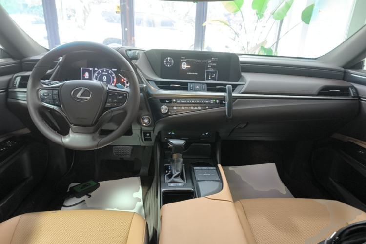 Used Lexus ES 2020 200 Excellence Edition Center Console