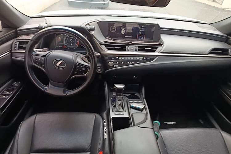 Used Lexus ES 2020 200 Excellence Edition Center Console