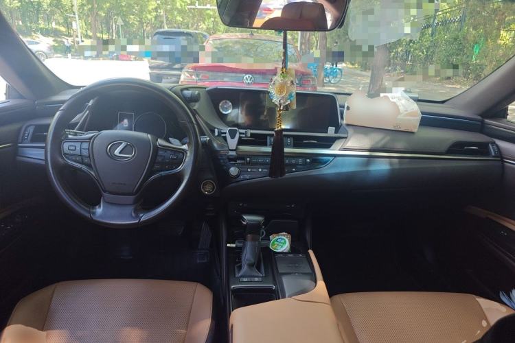 Used Lexus ES 2020 200 Excellence Edition Center Console