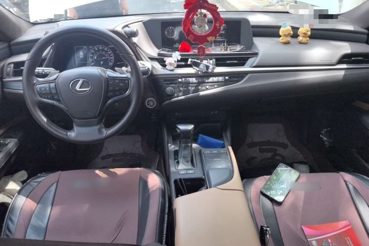 Used Lexus ES 2020 200 Excellence Edition Center Console