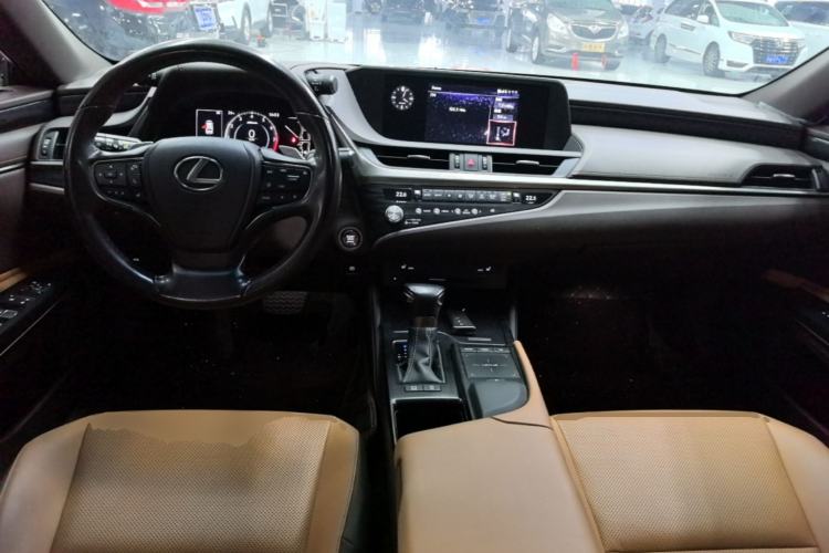 Used Lexus ES 2020 200 Excellence Edition Center Console