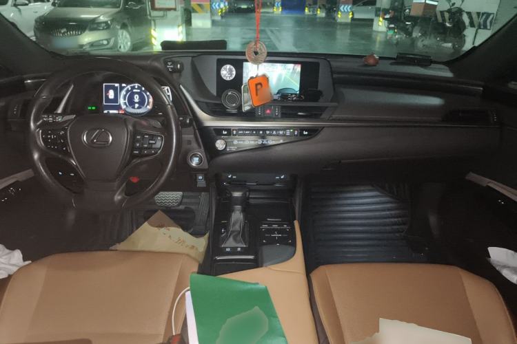 Used Lexus ES 2020 200 Luxury Edition Center Console