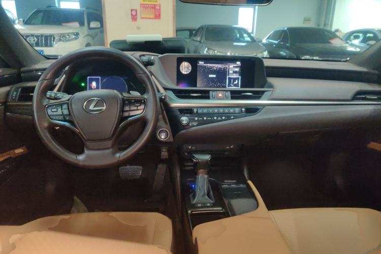 Used Lexus ES 2020 200 Excellence Edition Center Console