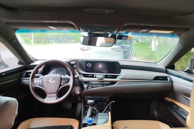 Used Lexus ES 2020 200 Excellence Edition Center Console