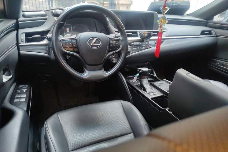Used Lexus ES 2020 200 Excellence Edition Center Console